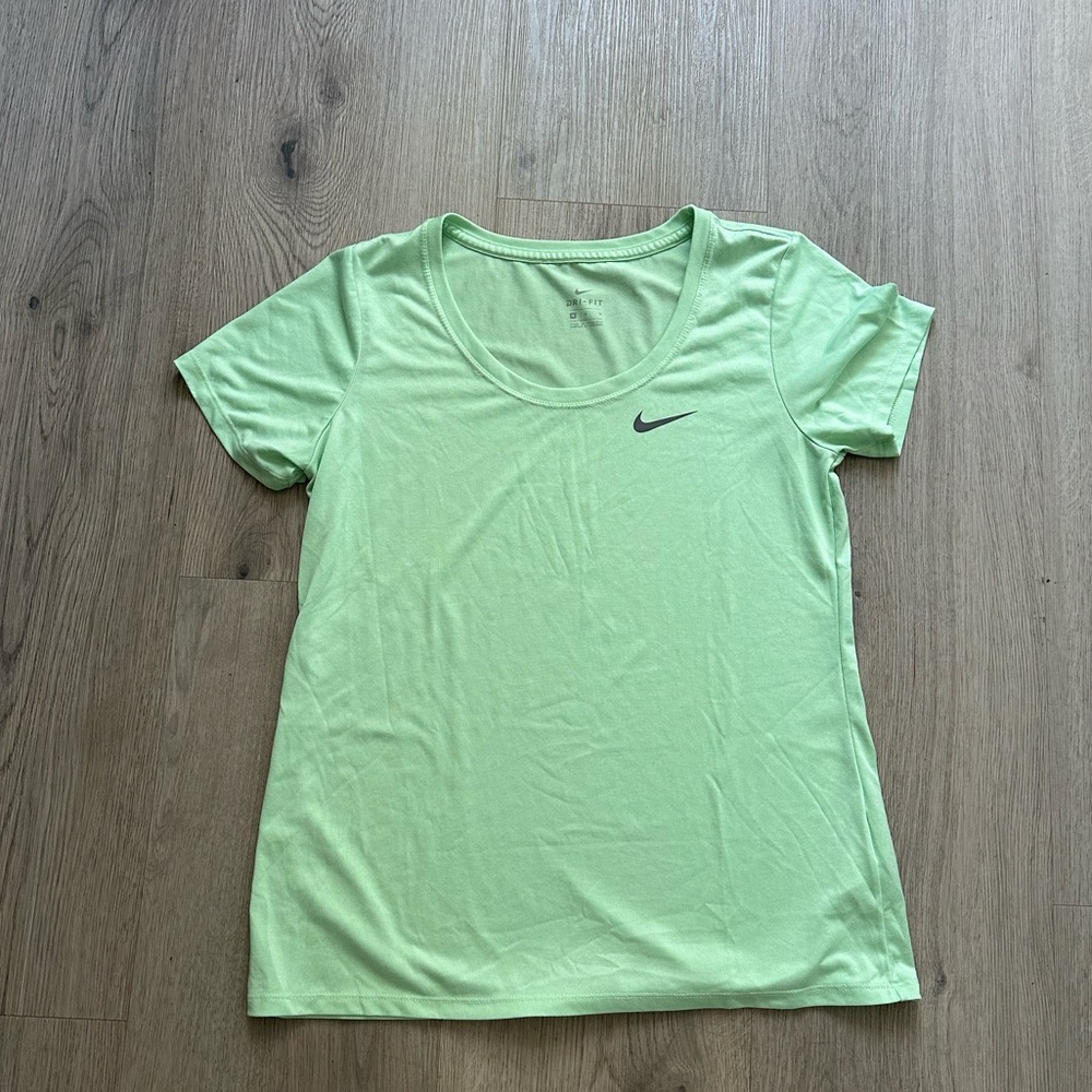 Nike Dri Fit Women’s Workout Shirt Top size M